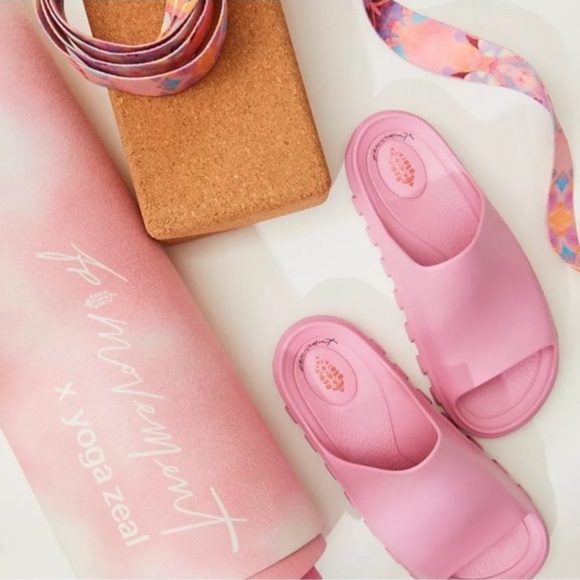 Free People HALFTIME SLIDES SIZE 37 / 38 NWT - Picture 2 of 12